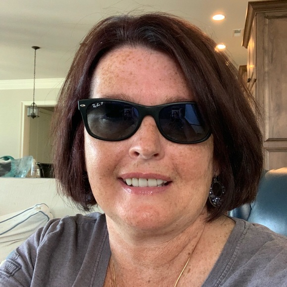 Meet your Posher, Lisa - Picture 2 of 2